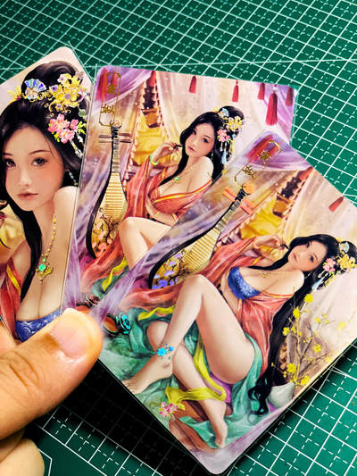 【关注参拍有赠卡】显眼宝33期  9.26日晚21:50结束 - 【全网限量限定编号】卡将卡牌 绝代芳华 四大妖姬之褒姒 一套三张 彩闪 63*88 