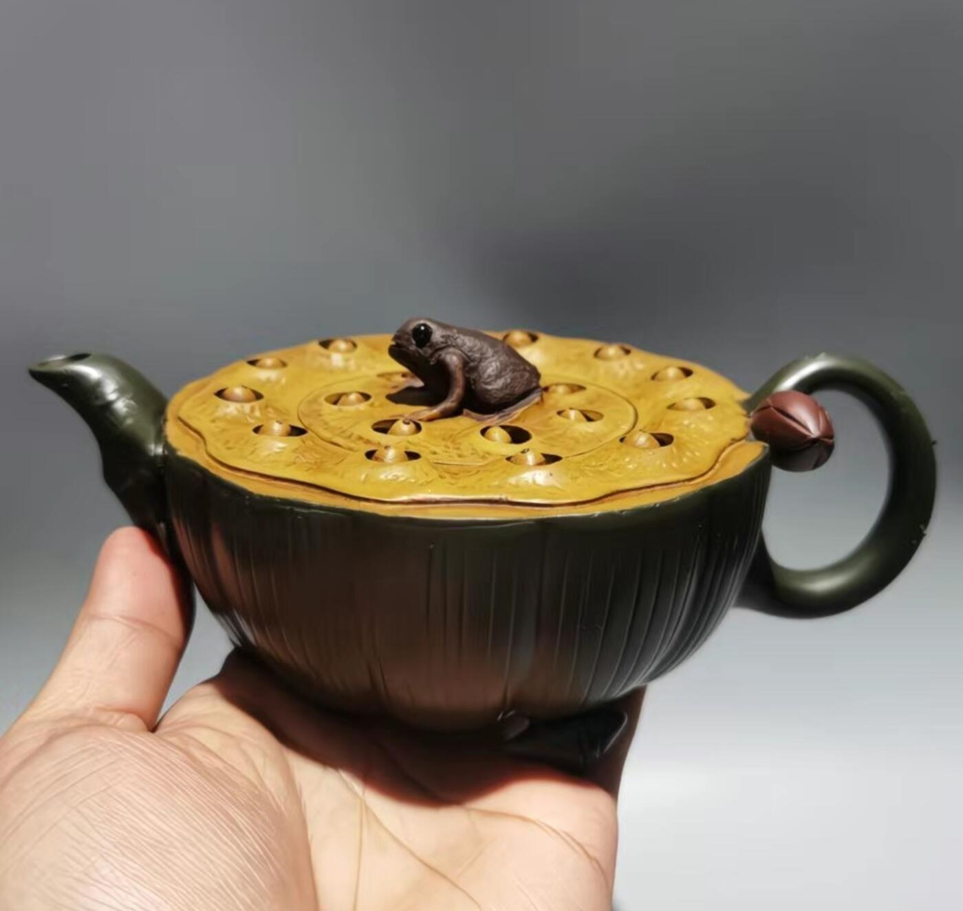  精品紫砂壶专场 蒋蓉大师落款 青蛙莲子紫砂壶