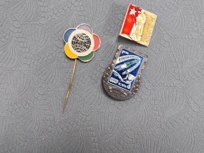 韵星假日拍卖第二十五期 -- Rimey Holidays Auction 25 - 苏联徽章一组