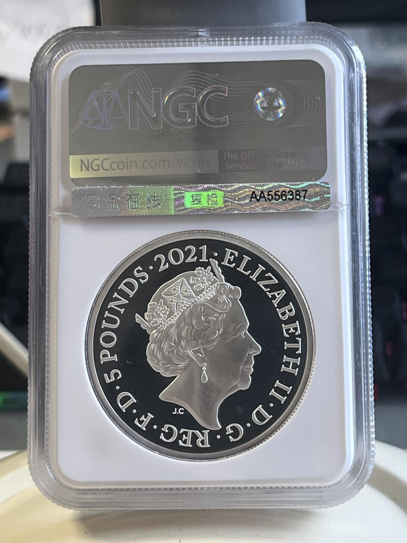 第176期拍卖【长期征集拍品】【欢度国庆中秋双节】 首期NGC-PF70ULTRA CAMEO 2021年英国发行伟大的雕刻师哥特佛洛林-十字盾徽复刻精制纪念银币-5英镑（珍稀币种！限量550枚，999纯银，25.5克，币径40MM，头像面有一处淡淡的氧化痕迹不明显，瑕不掩瑜）无盒无证书