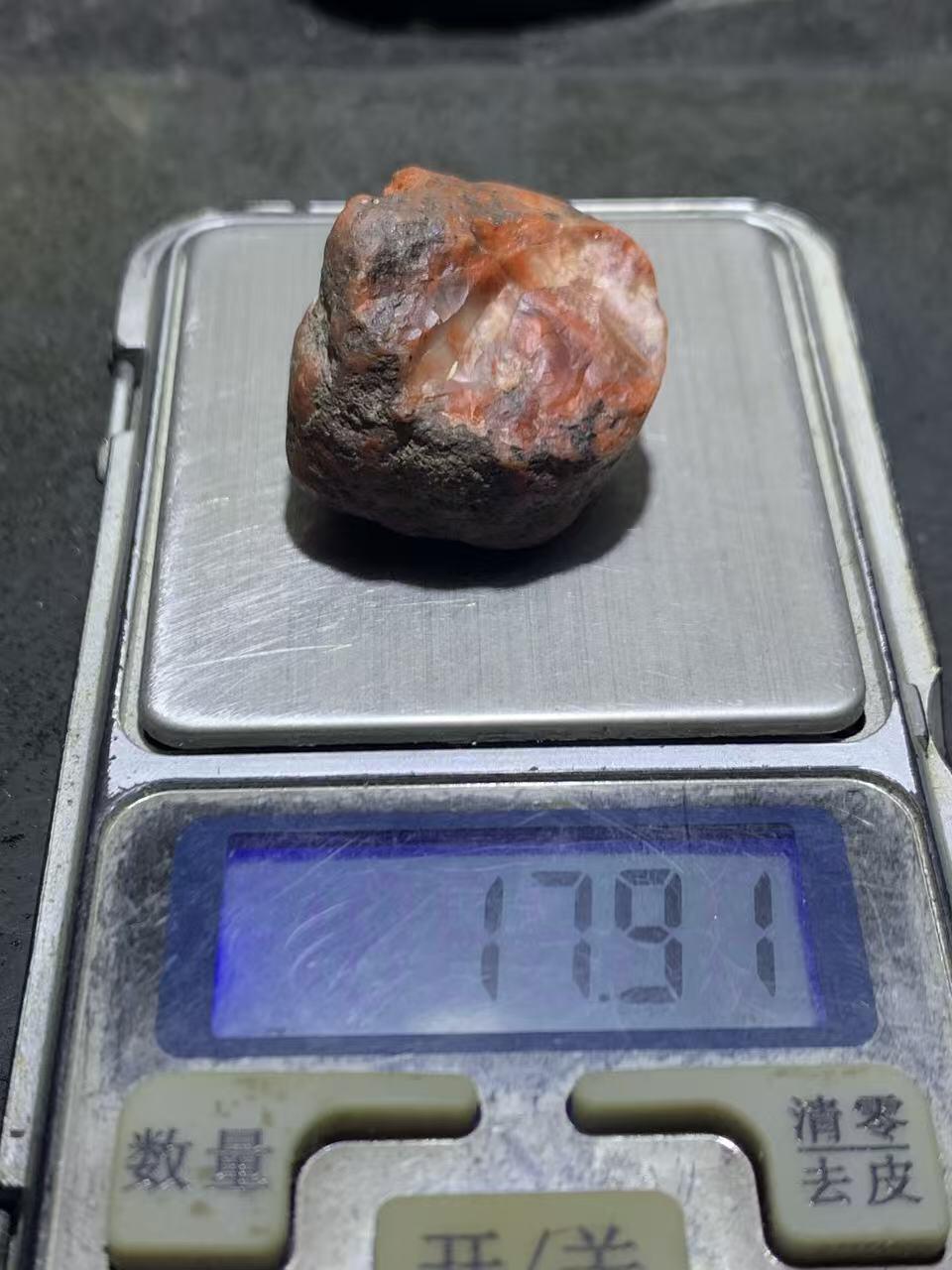 精美红皮开窗料冰飘柿子红南红玛瑙原石一颗，