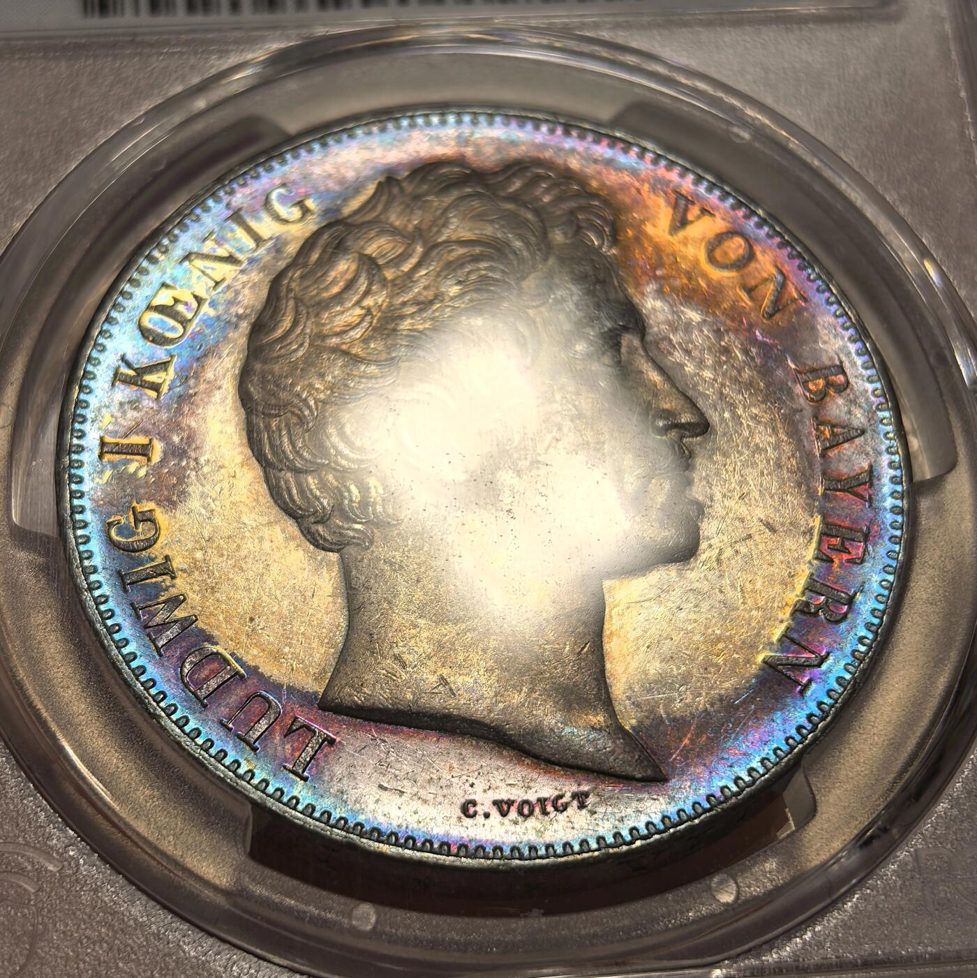 博洋堂“良辰美钰”中秋国庆双节精品专场暨第141期（全场包邮） PCGS UNC 德国巴伐利亚1838年路德维希一世行政区域重新划分2泰勒大银币，巴伐利亚历史泰勒系列，环绕背面的八个月桂花环中的文字是新划分的八个行政区域的名称，无敌蓝紫彩，强烈镜面效果，值得拥有！