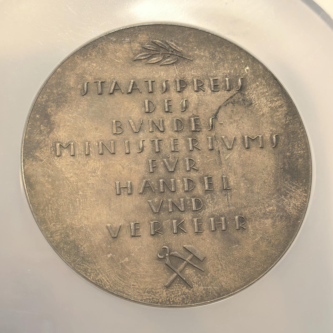 博洋堂“良辰美钰”中秋国庆双节精品专场暨第141期（全场包邮） NGC MS62 奥地利工业贸易部纪念巨大银章，60mm大银，连盒子298克，超高浮雕，硬派风格已经有德三的气息与品味了！唯一冠军分！