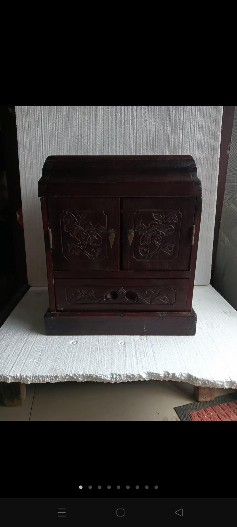 红木首饰盒，品相如图，带有雕工，重量足
