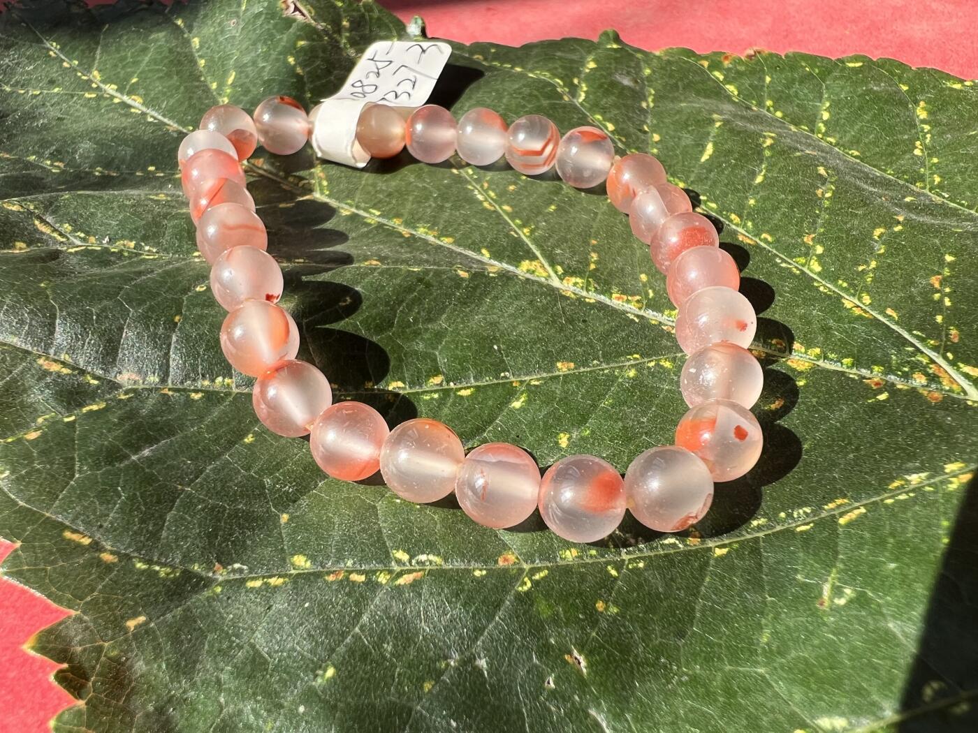 零元拍：清清爽爽粉粉嫩嫩的南红圆珠手串。约10克。6.5MM/27粒