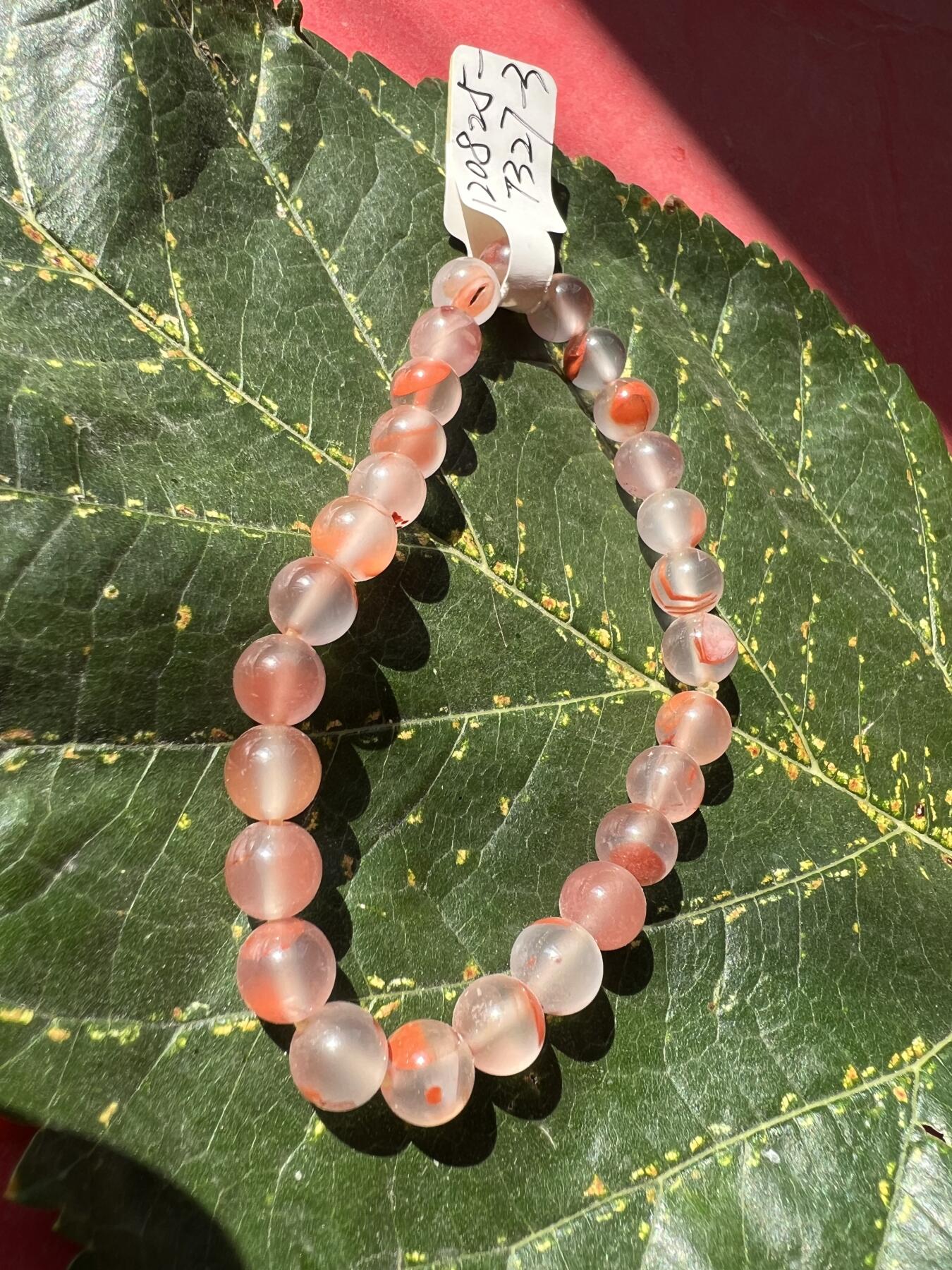 零元拍：清清爽爽粉粉嫩嫩的南红圆珠手串。约10克。6.5MM/27粒