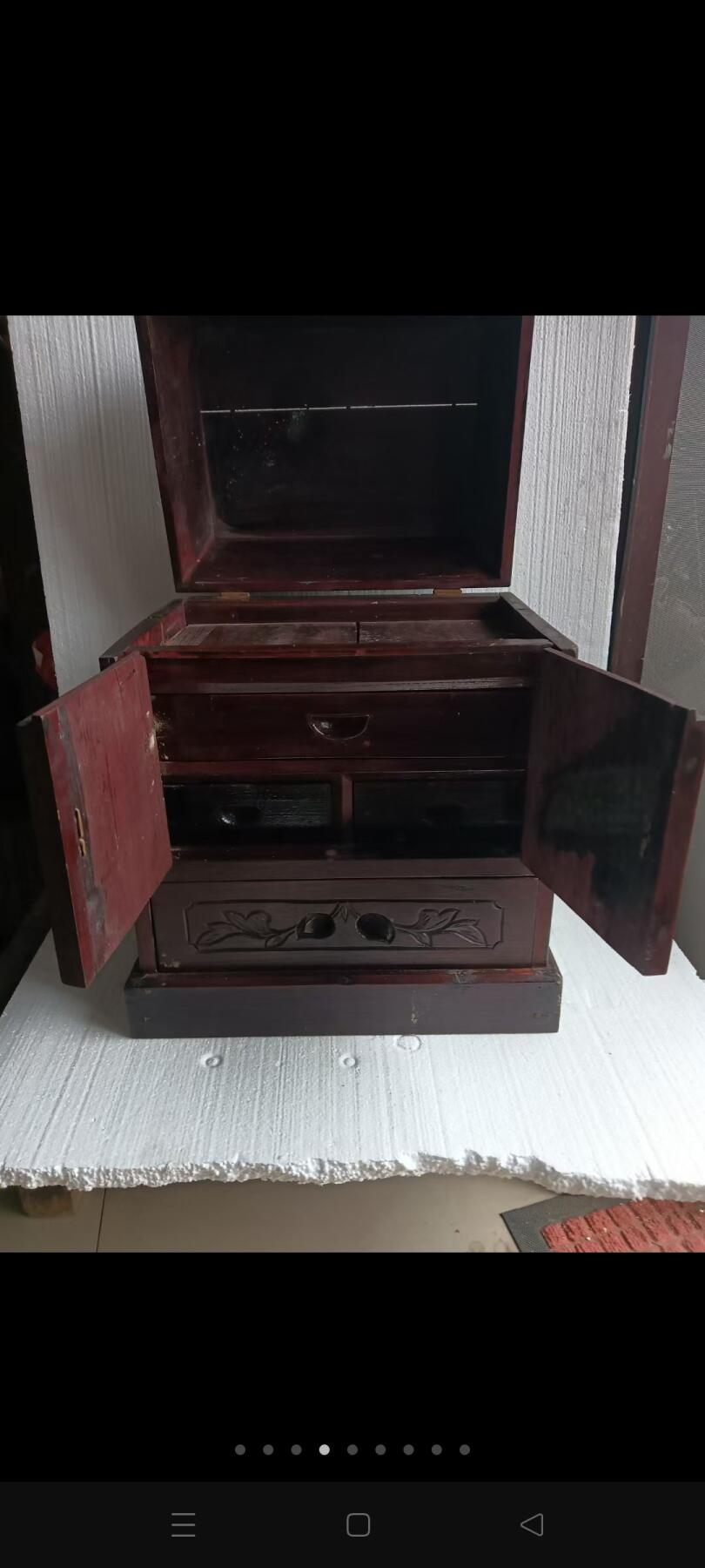 红木首饰盒，品相如图，带有雕工，重量足