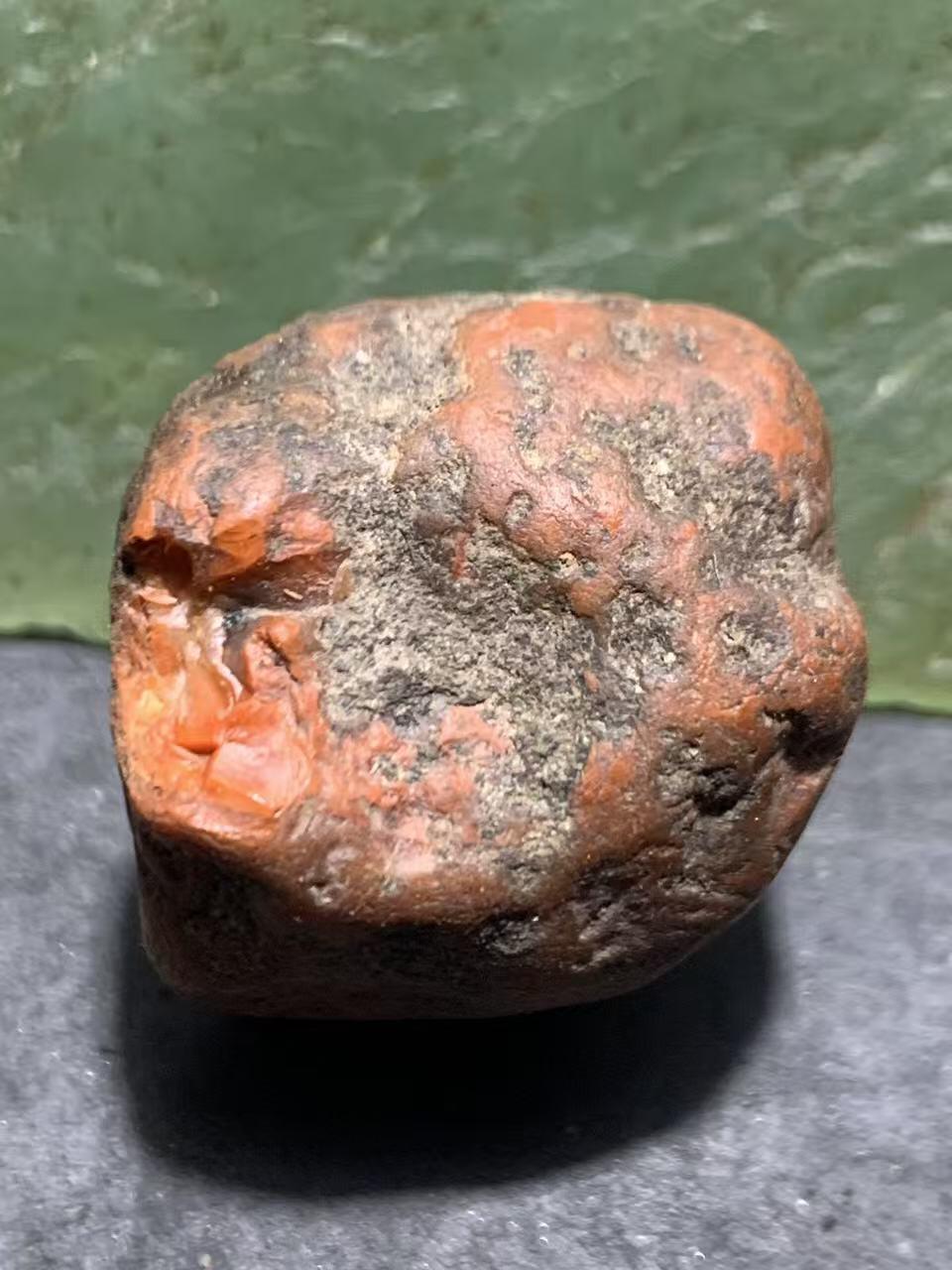 精美红皮开窗料冰飘柿子红南红玛瑙原石一颗，