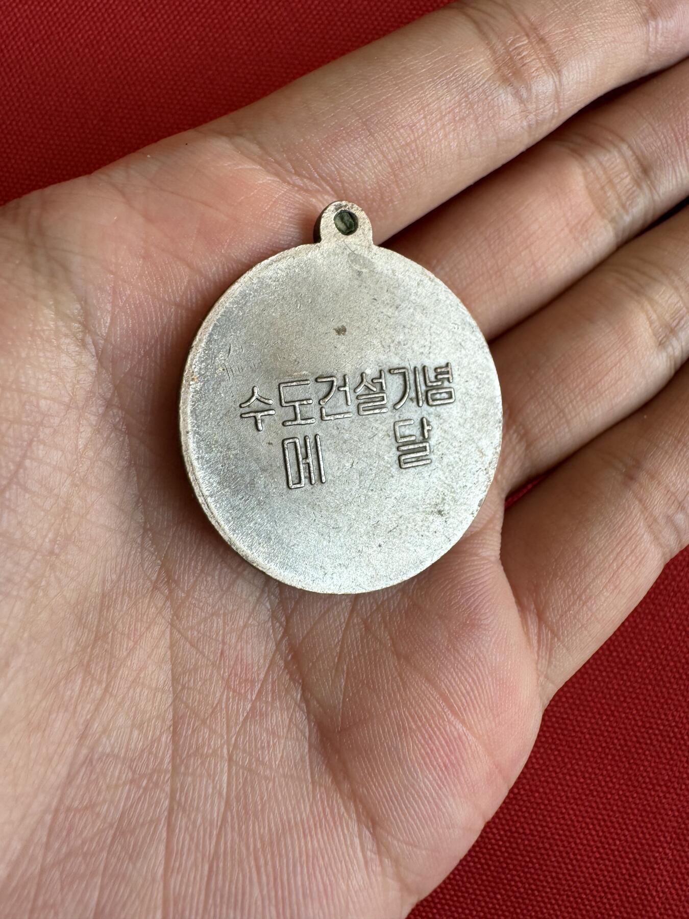 五哥徽章群   26号周五晚上八点4群联拍