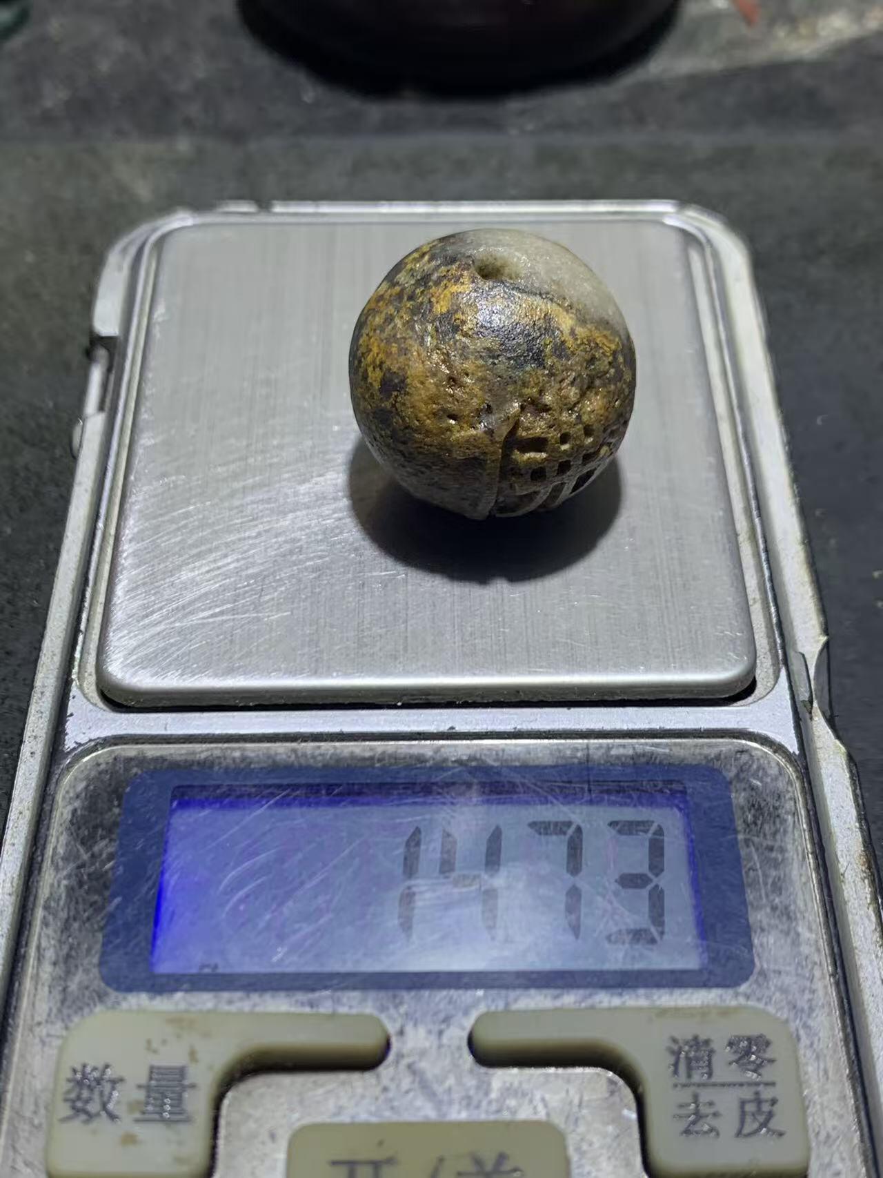 亚光风化纹冰飘草花纹战国红玛瑙手工雕刻佛字圆珠一颗！