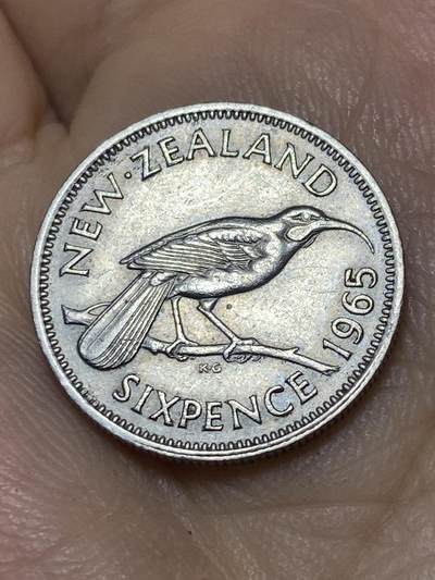 2025年第九十七场(总第一百二十三场）外国好品散币(免佣金) - 新西兰🇳🇿1965年6便士(伊丽莎白二世青年桂冠，第二版)