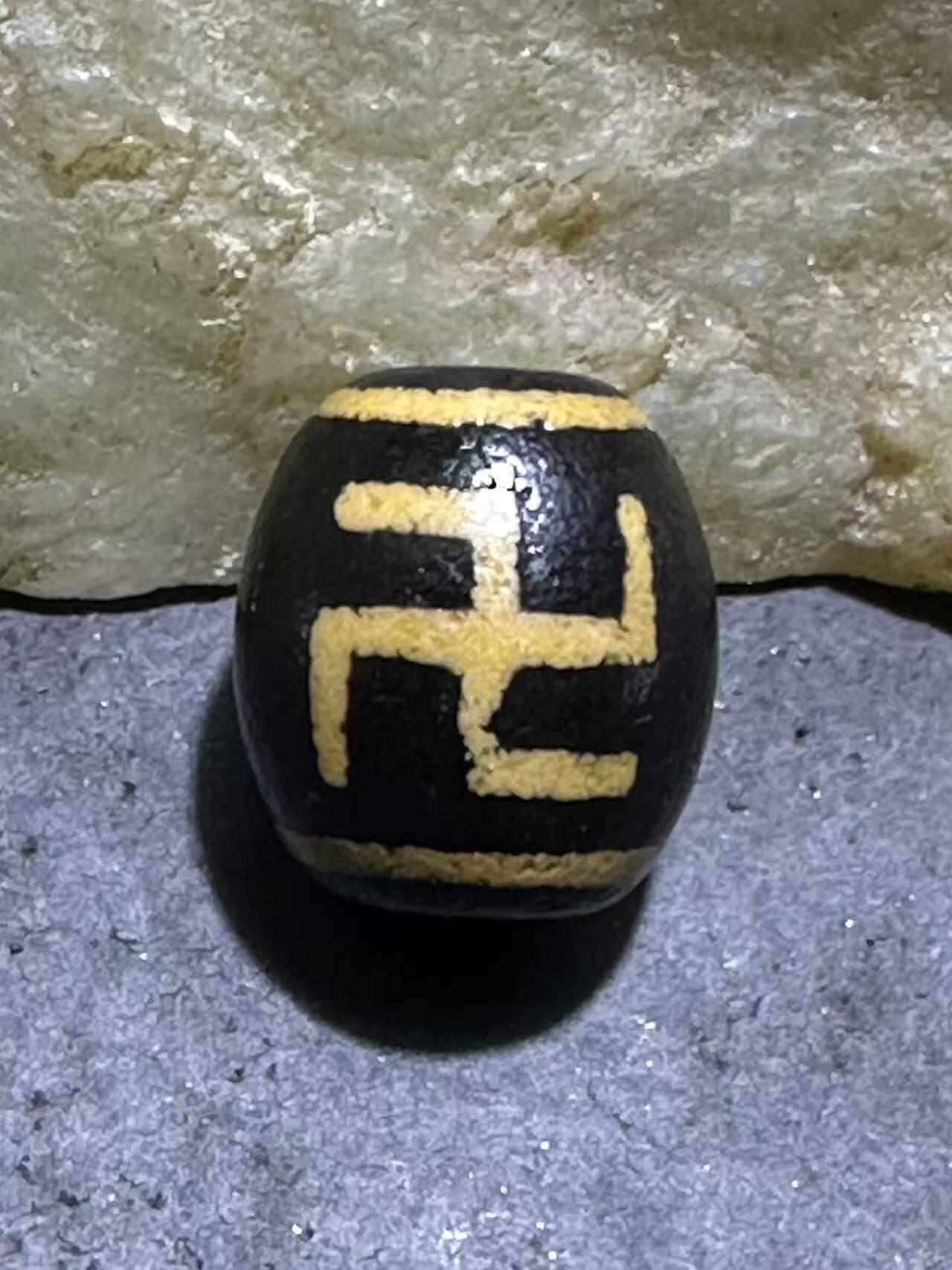 仅此一颗，精品藏传牙黄万字符玛瑙天珠一颗