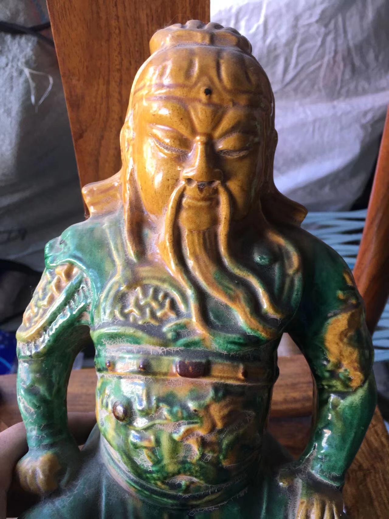 老窑关公像，包浆很自然，釉色漂亮，神态好，完整，老窑收藏佳品