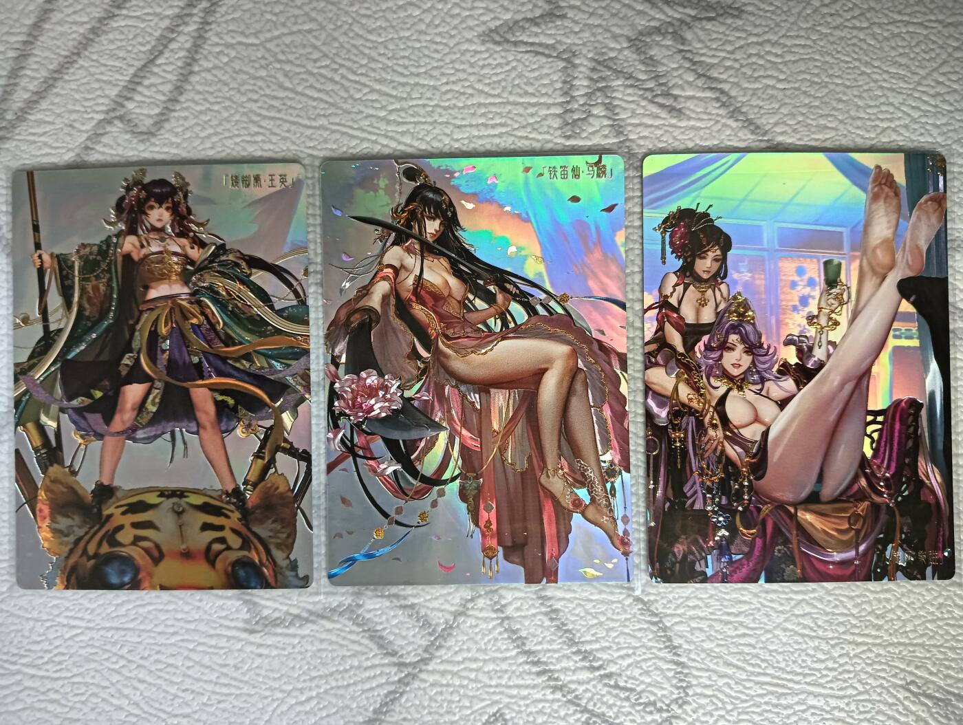 花开卡拍第40期（9月28号周日截拍，品控勿拍!!!拍品不寄存，运费5元，自制卡难免瑕疵，可能存在轻微撞角爆边等出厂瑕疵，品控介意勿拍！） 卡玩帕克水浒姬 全息镭雕 王英马麟柴进 3张