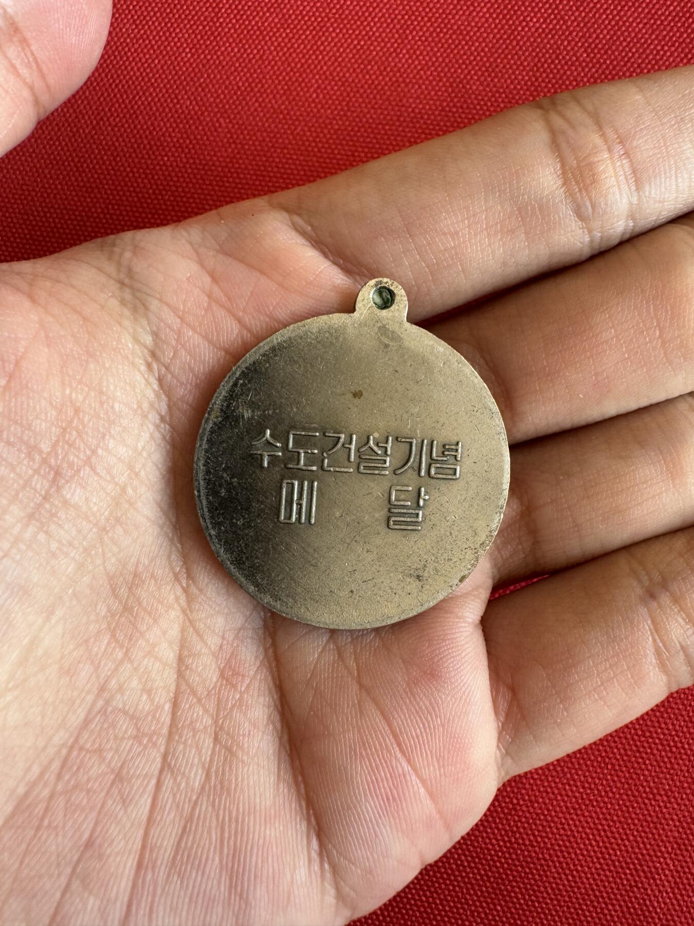 五哥徽章群   26号周五晚上八点4群联拍
