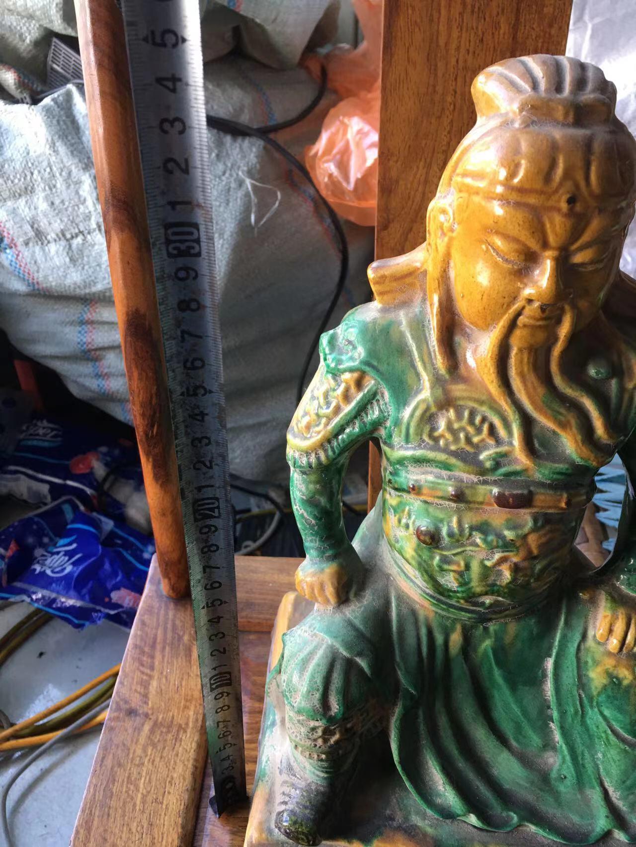 老窑关公像，包浆很自然，釉色漂亮，神态好，完整，老窑收藏佳品
