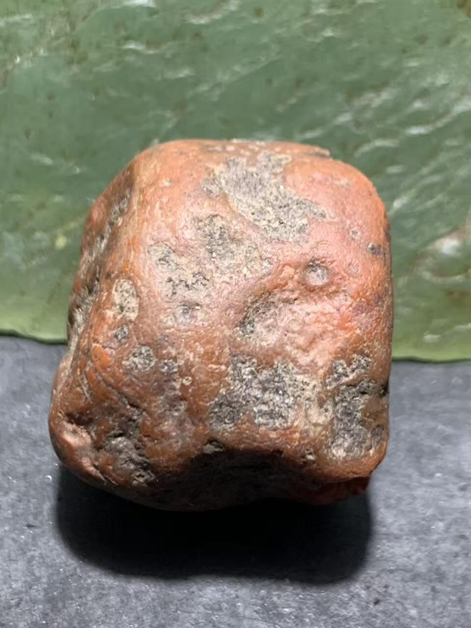 精美红皮开窗料冰飘柿子红南红玛瑙原石一颗，