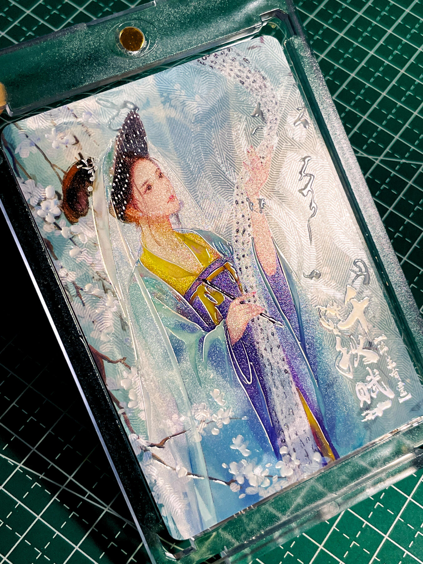 【关注参拍有赠卡】显眼宝33期  9.26日晚21:50结束 【带100pt卡砖 限编卡076号 】万物有灵限编卡 千秋赋 超棒复合工艺卡牌 浮雕滴胶压纹理 63*88  看细节工艺