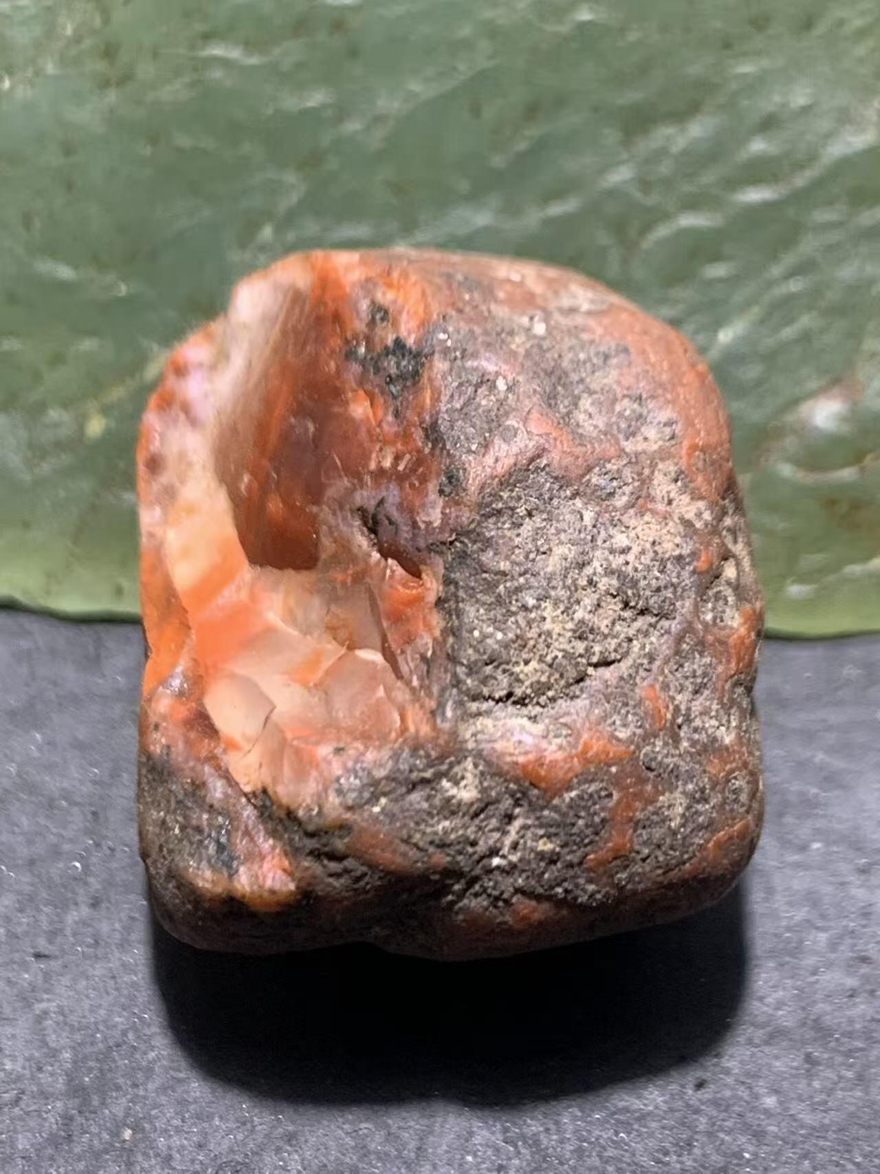 精美红皮开窗料冰飘柿子红南红玛瑙原石一颗，