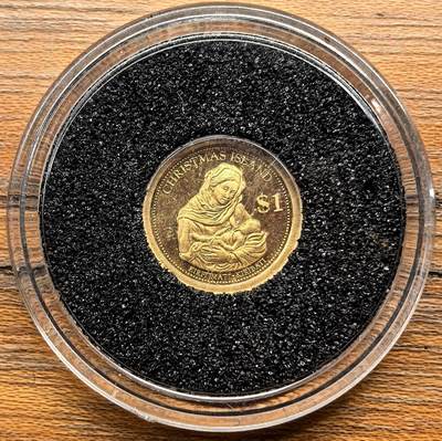 凡希社世界钱币微拍月度大拍（2025/09） - 2012基里巴斯圣母子dollar小金币全品，0.5g，999金。