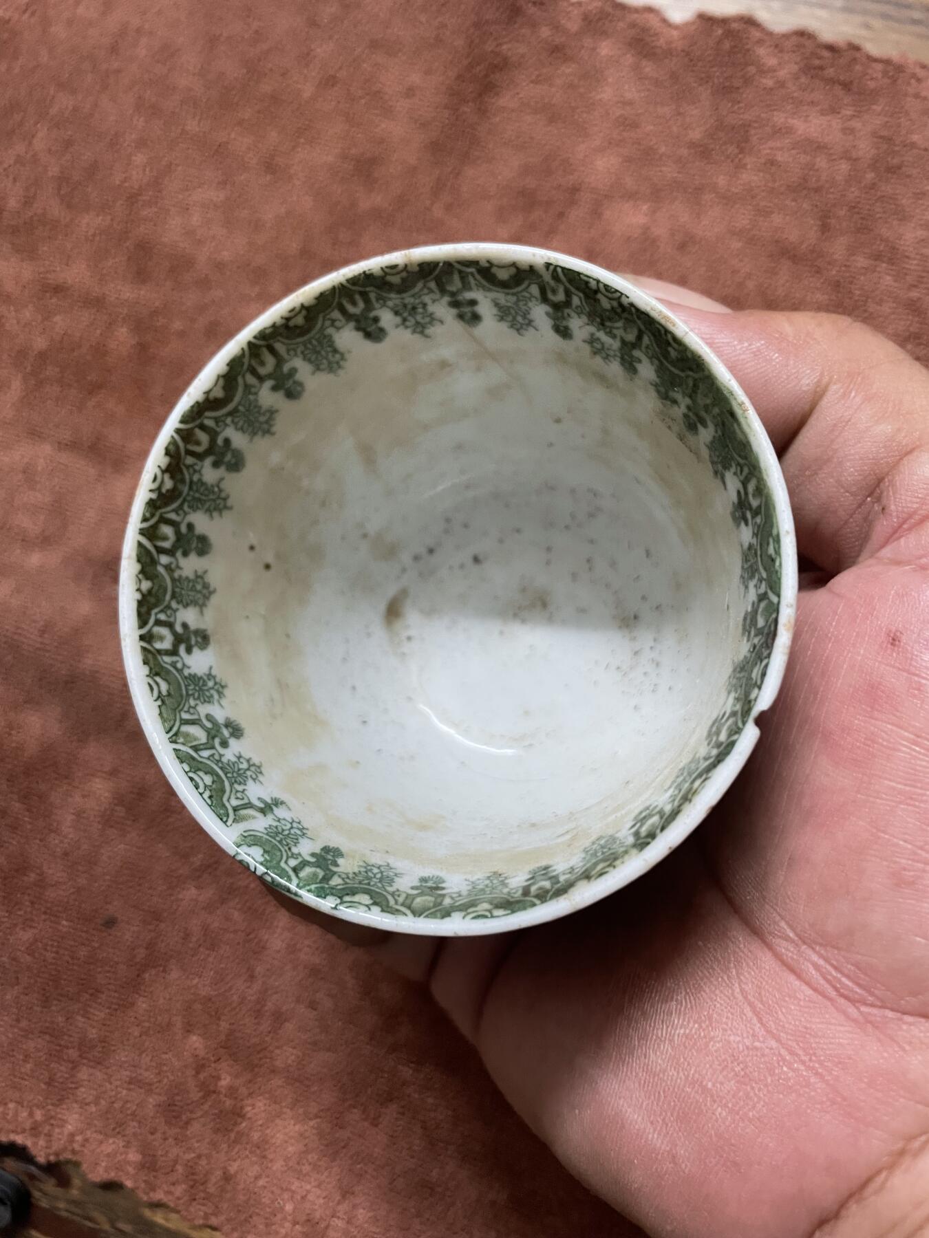 晚清茶杯，杯口有一小飞皮，