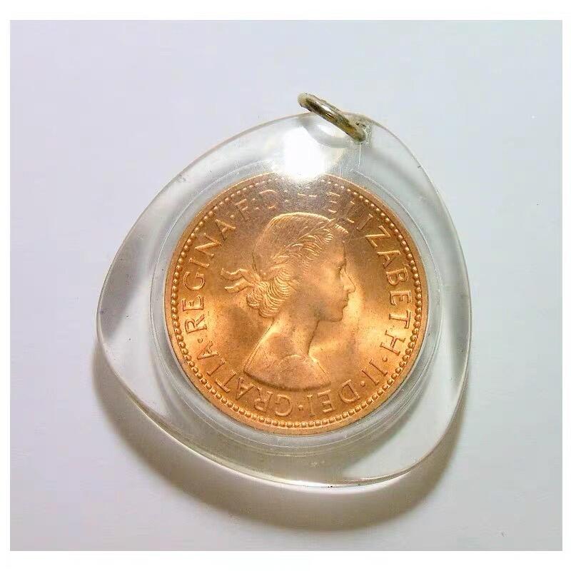  英国1967年 伊丽莎白高浮雕精制币章心形吊坠 36MM