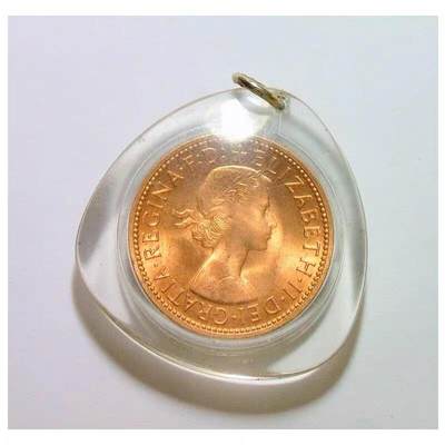  英国1967年 伊丽莎白高浮雕精制币章心形吊坠 36MM -  英国1967年 伊丽莎白高浮雕精制币章心形吊坠 36MM