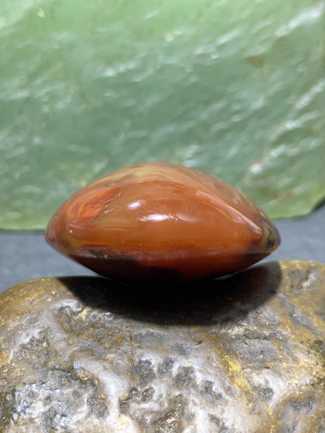 精美战国红玛瑙冰飘冻料红草花纹吊坠一个，