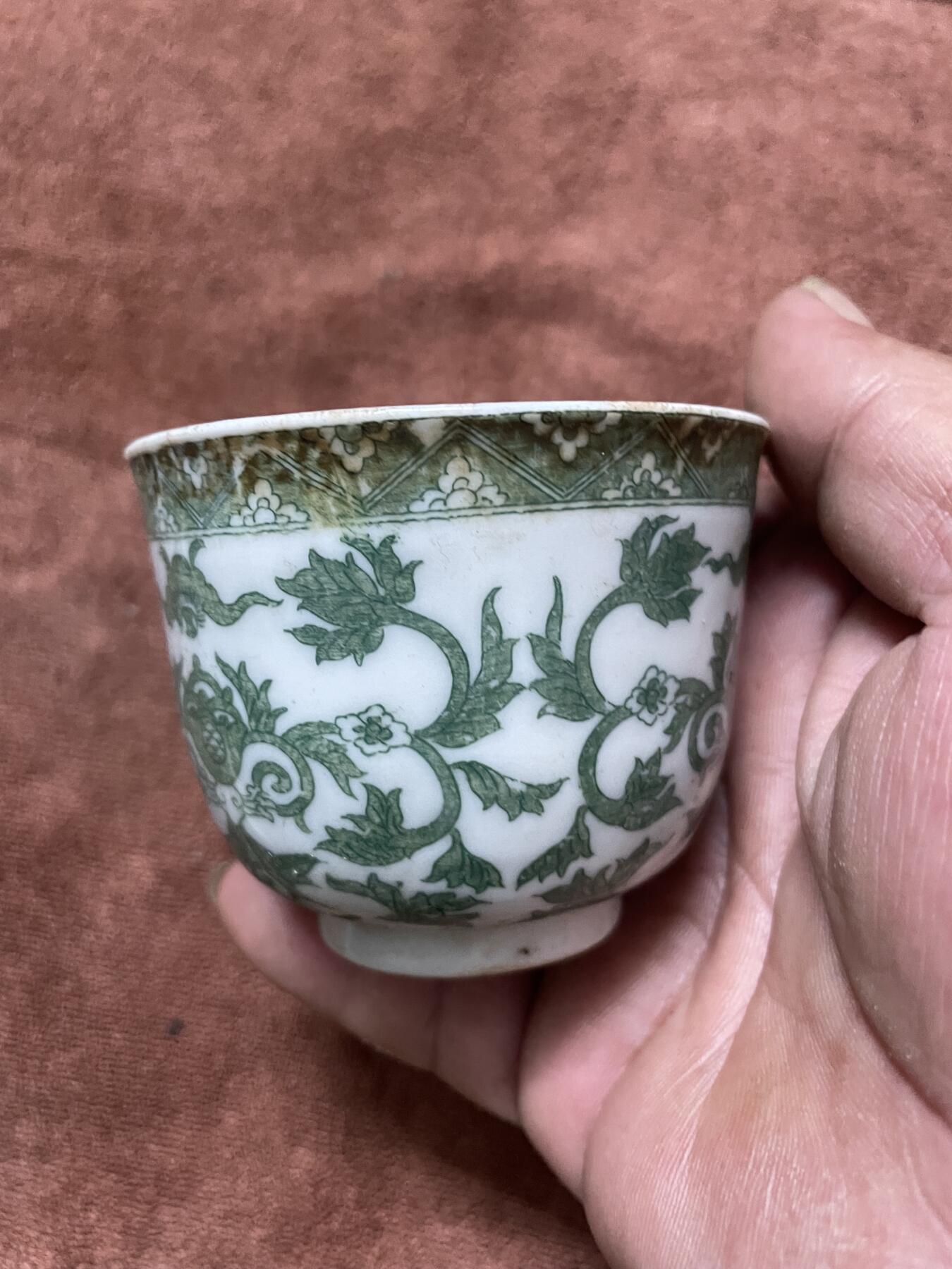 晚清茶杯，杯口有一小飞皮，