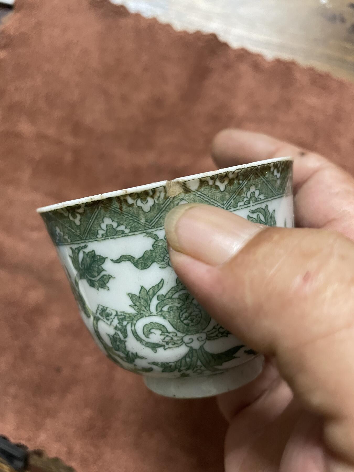 晚清茶杯，杯口有一小飞皮，