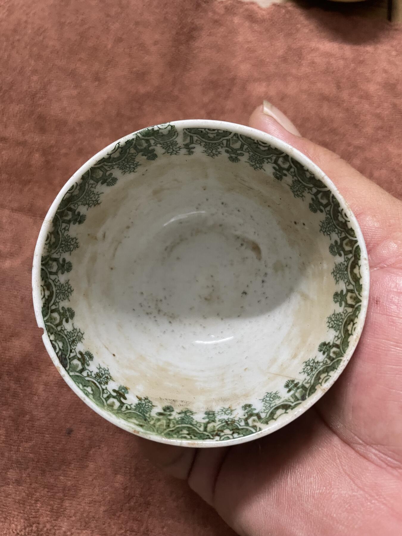 晚清茶杯，杯口有一小飞皮，