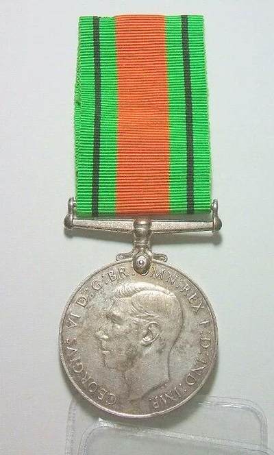 【旋风钱币】10月4日19:00准时开拍 精美欧洲币章 第三帝国货币等 全场包邮！ 英国二战胜利 乔治六世高浮雕精制大白铜章 带绶带 36MM