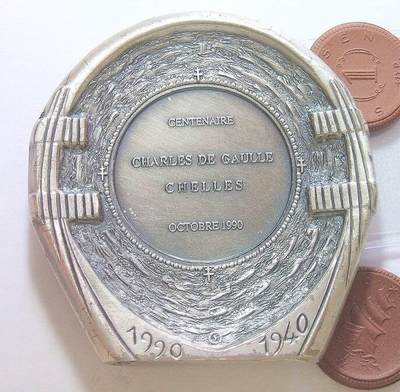 【旋风钱币】10月4日19:00准时开拍 精美欧洲币章 第三帝国货币等 全场包邮！ 【艺术】法国艺术大章1990年 戴高乐诞辰100年高浮雕精制超大镀银章 73MM 133.3克