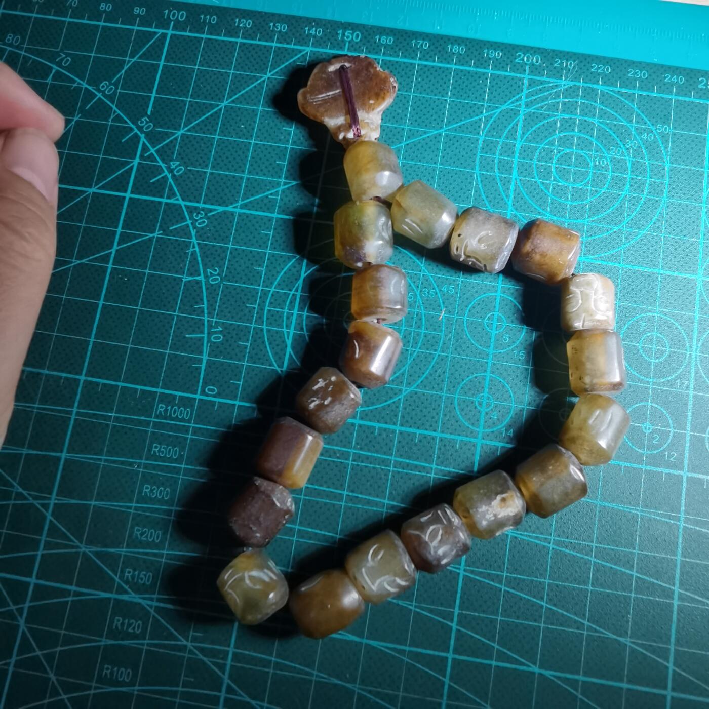 沼泽如烟--第852场 手串，材质不明