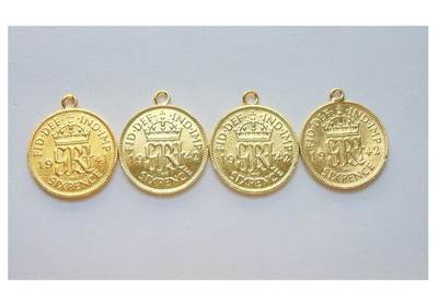 【旋风钱币】10月4日19:00准时开拍 精美欧洲币章 第三帝国货币等 全场包邮！ 4枚一起 英国二战期间乔治六世 镀金高浮雕精制币章吊坠 20MM