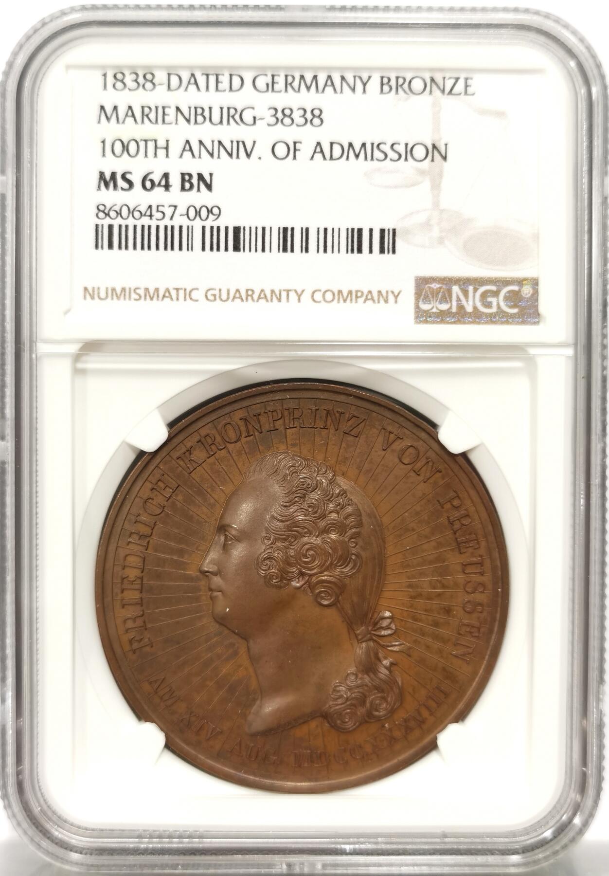 博洋堂“良辰美钰”中秋国庆双节精品专场暨第141期（全场包邮） NGC MS64BN 德国1838年纪念腓特烈大帝加入共济会100周年纪念大铜章。正面：头戴光芒四射花环的年轻像，暗喻共济会理念的复兴和永恒年轻。背面：燃烧的祭坛，内有握手的场景，表达共济会内部的情谊、忠诚与兄弟之爱的普遍象征，祭坛周围装饰着共济会的标志：直角规、方琢石、直角尺等，非常罕见的铜章。