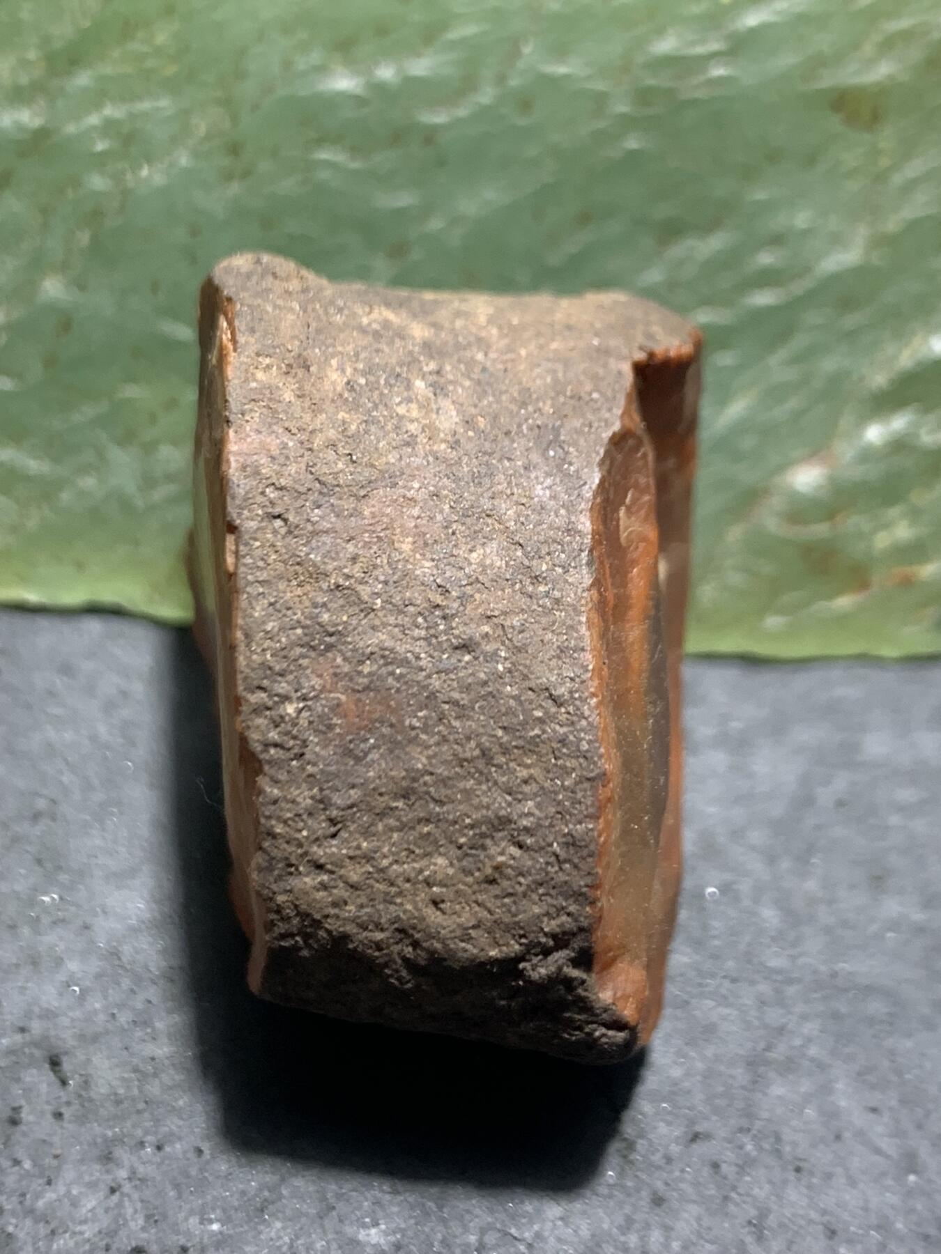 精美铁皮开窗料荔枝冻飘柿子红南红玛瑙原石一颗，