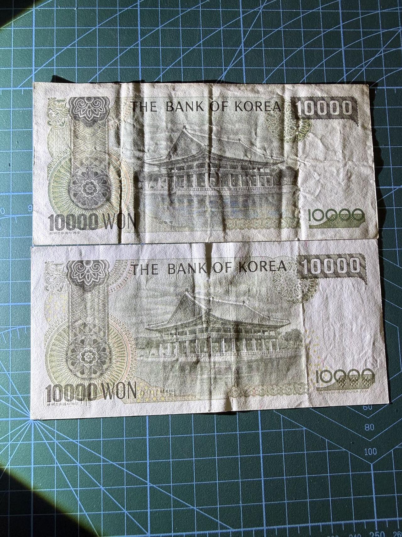 【炜奕收藏】，第四十六期 1983年& 2000年韩国1万韩元两张，品相如图