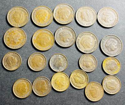 文馨钱币收藏第 273 场， 长期接收代拍品 - 好品早期年份荷兰朱莉安娜女王 1--5分铜币，带原铜光品一组 21 枚