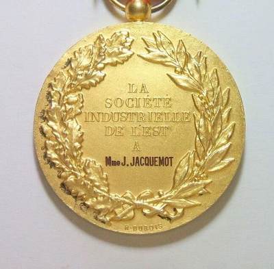 【旋风钱币】10月4日19:00准时开拍 精美欧洲币章 第三帝国货币等 全场包邮！ 【银】法国1900年前后女神头像高浮雕精制镀金大银章 带绶带 40MM 40.8克