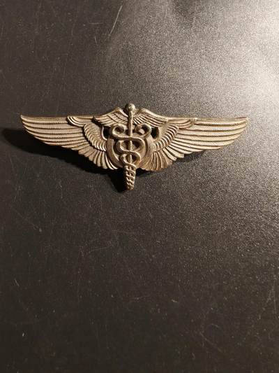 老王徽章第152期 - 美国二战陆军航空兵军医技能章    925银2英寸    先锋厂造     二战时期横针版