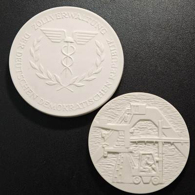 【德藏】世界币章拍卖第148期（拍品征集中~欢迎藏友联系） - 2枚一组 现代 德国迈森白色陶瓷纪念章 直径约：34.2mm/大，81mm/小；重约：121.4g/大，75.5g/小