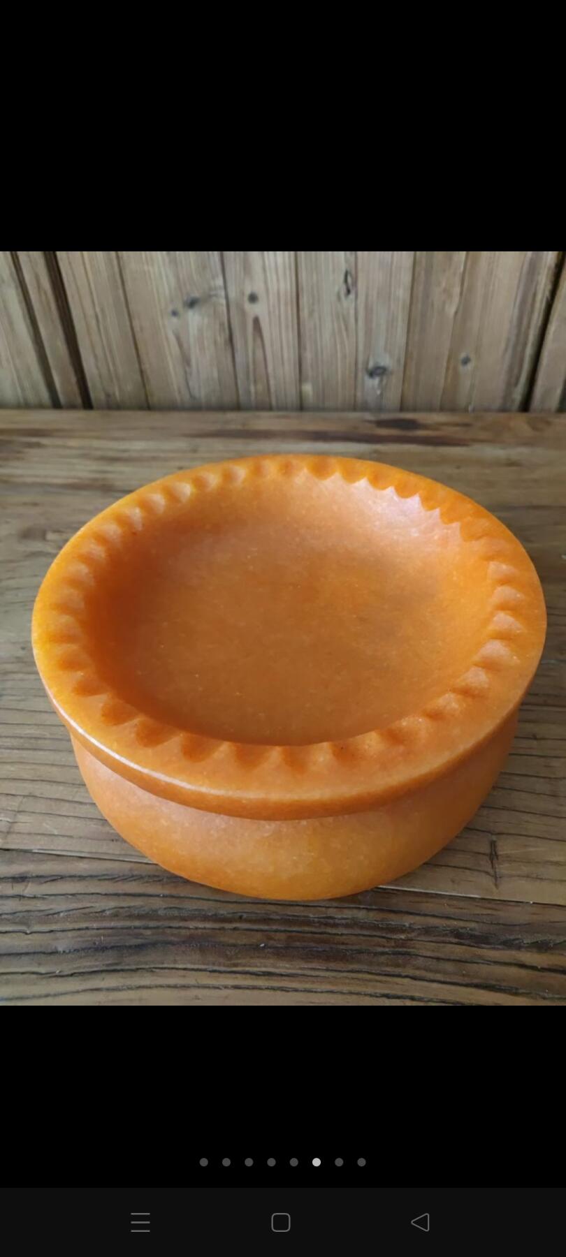 黄龙玉石聚宝盆，颜色鲜艳夺目，玉质细腻通透，居家必备品