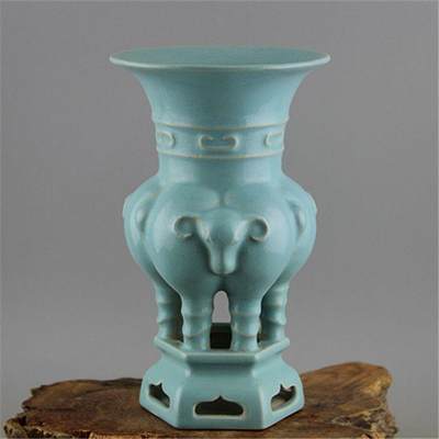 精品老瓷器专场 - 汝窑天青釉雕刻三羊尊19.8*11.8*9