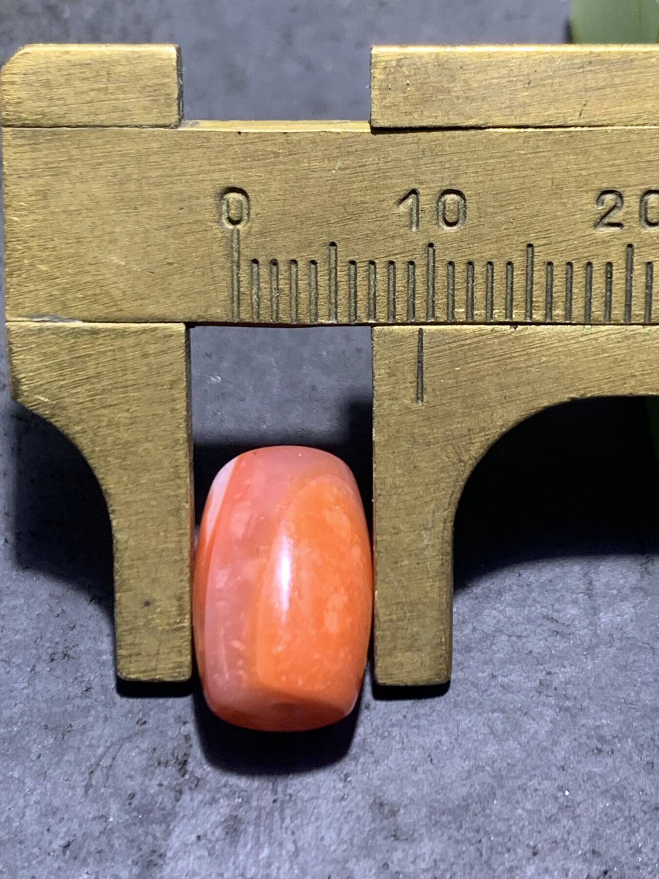 川料红白南红玛瑙桶珠一颗！