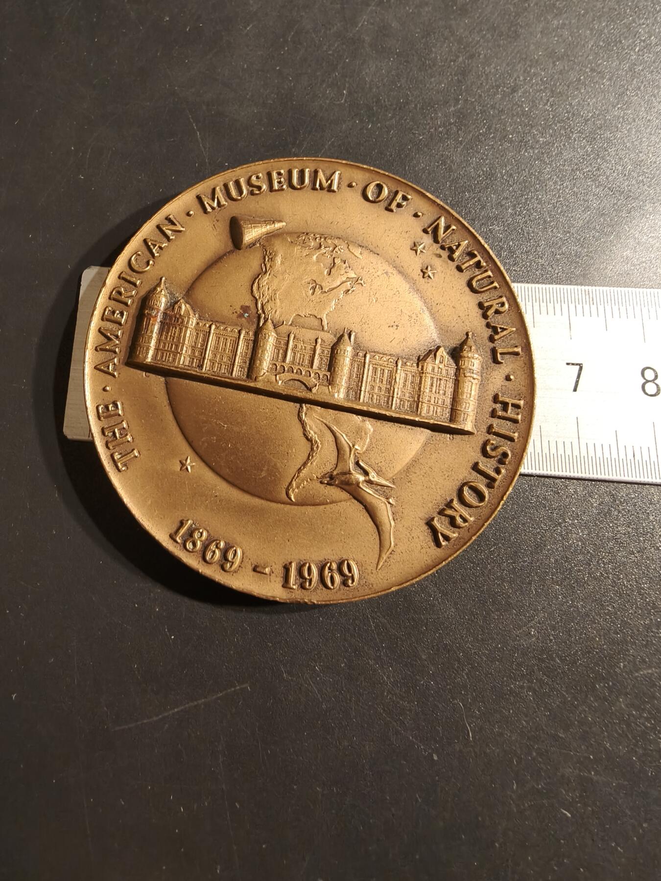 老王徽章第152期 美国自然历史博物馆百年大铜章    直径63mm.   重量113.8g