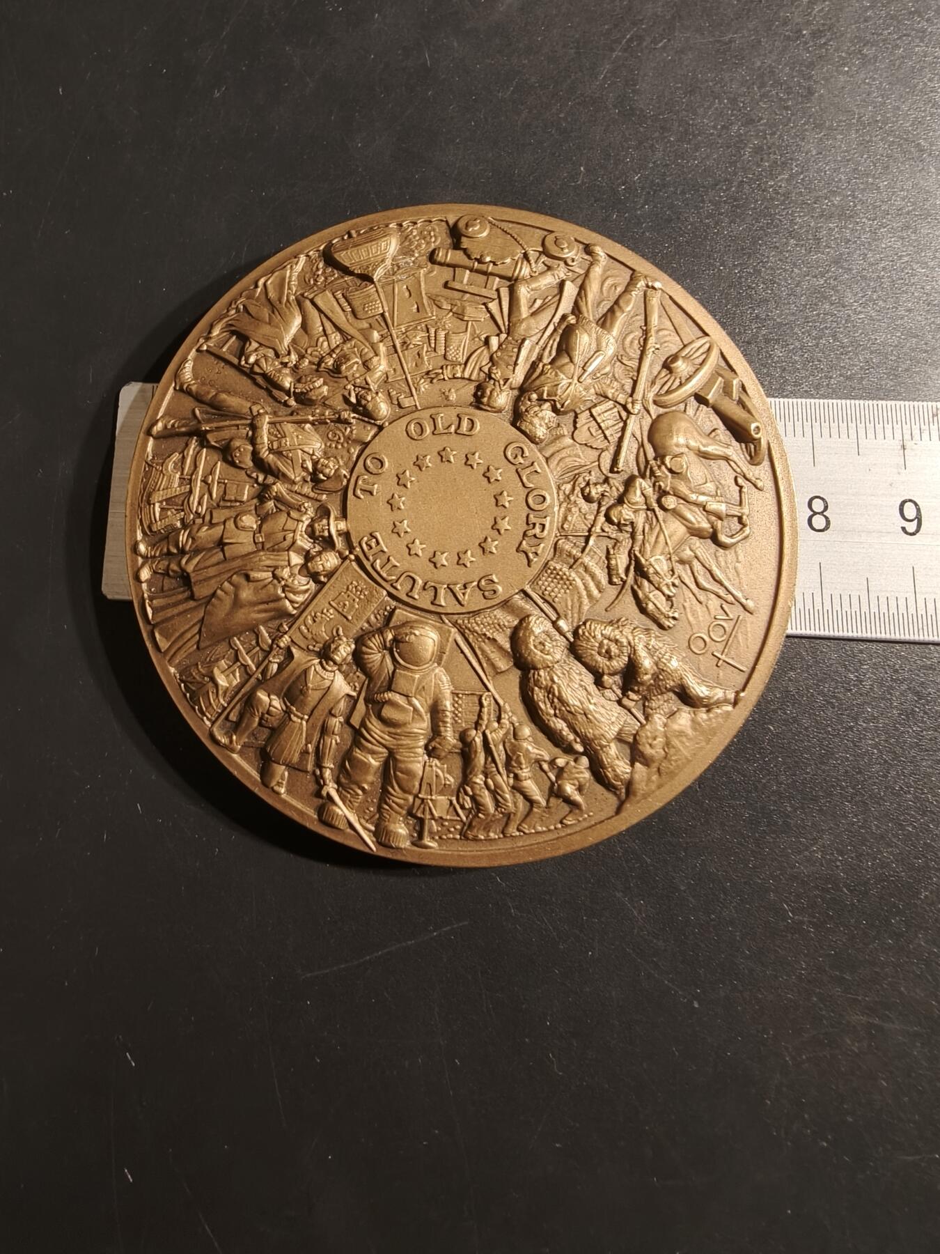 老王徽章第152期 美国“向老兵致敬”主题大铜章     直径75mm.   重量262.3g