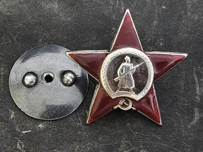 各国勋章奖章拍卖第41期 - 苏联红星勋章231466，末期台版红星，1943年库尔斯克反坦克枪消灭1辆坦克和4个敌军与2个火力点获得，带证书文档