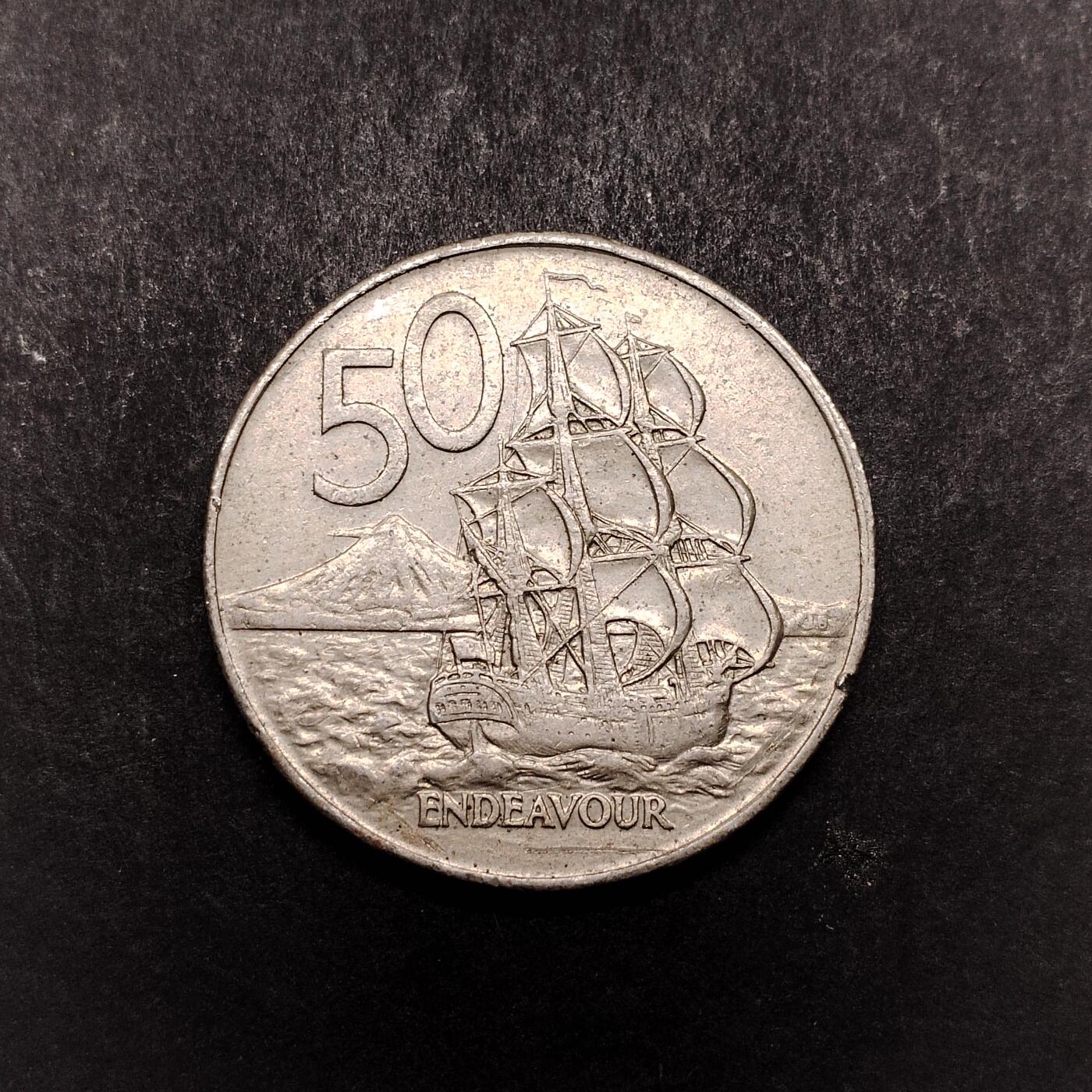 大帆船 新西兰50分硬币 女王钱币 直径31.75mm 年份随机 重13.61g