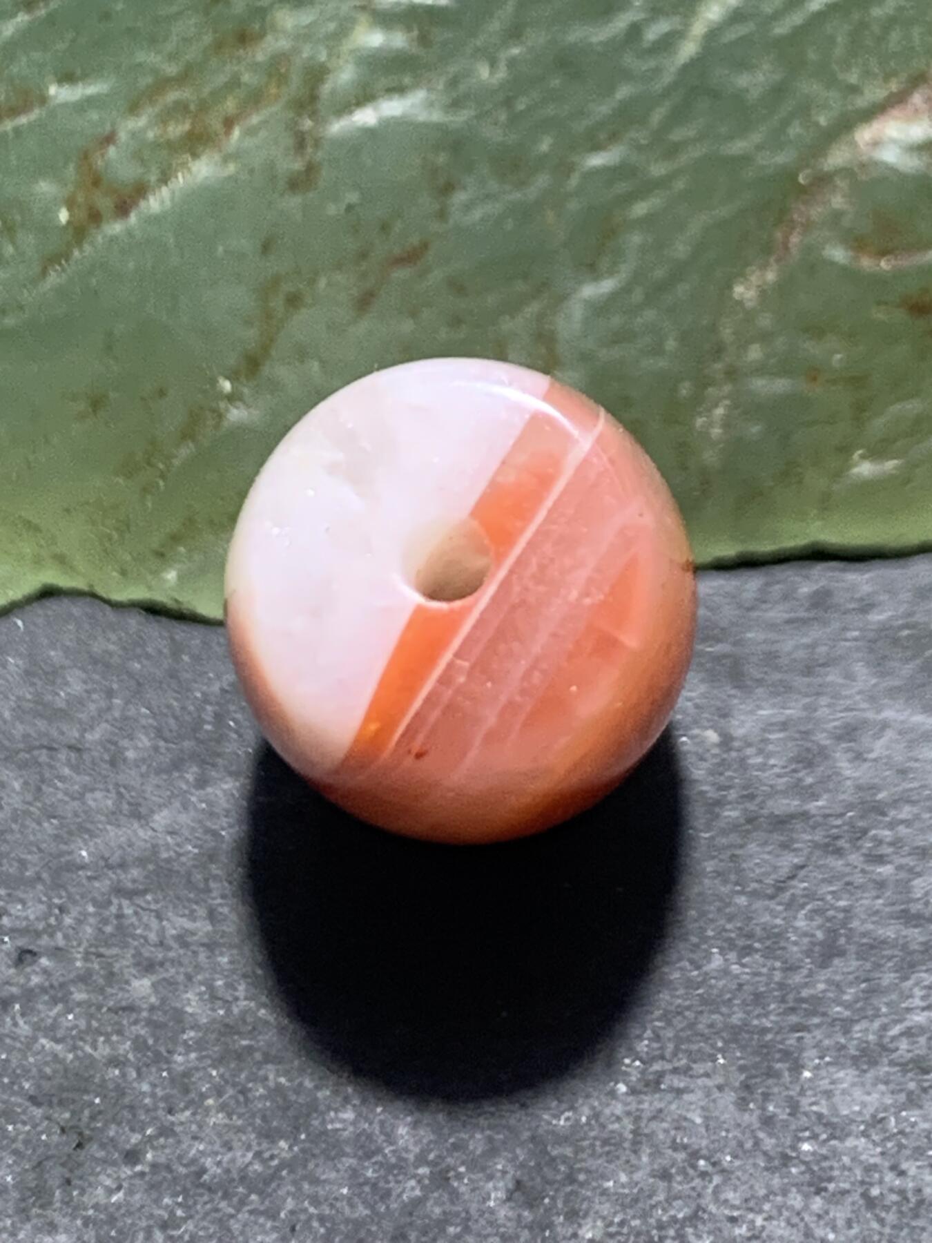 川料红白南红玛瑙桶珠一颗！